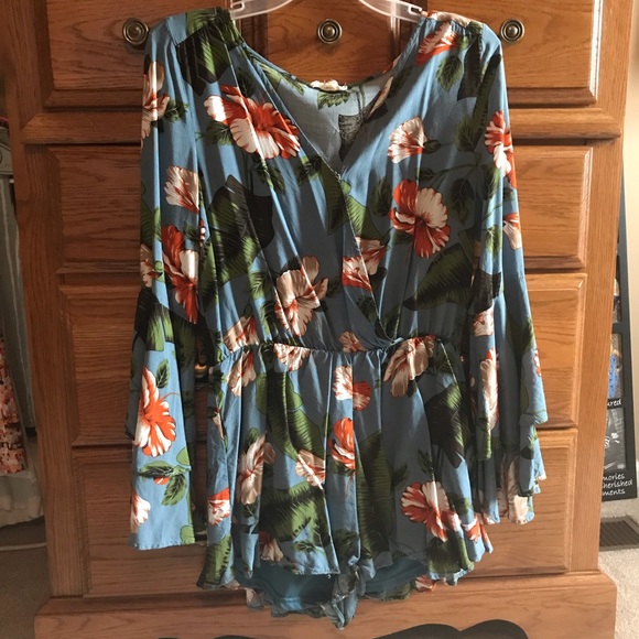 entro Pants - HP🎉 NWOT 🌺 Floral Boutique Romper- size M